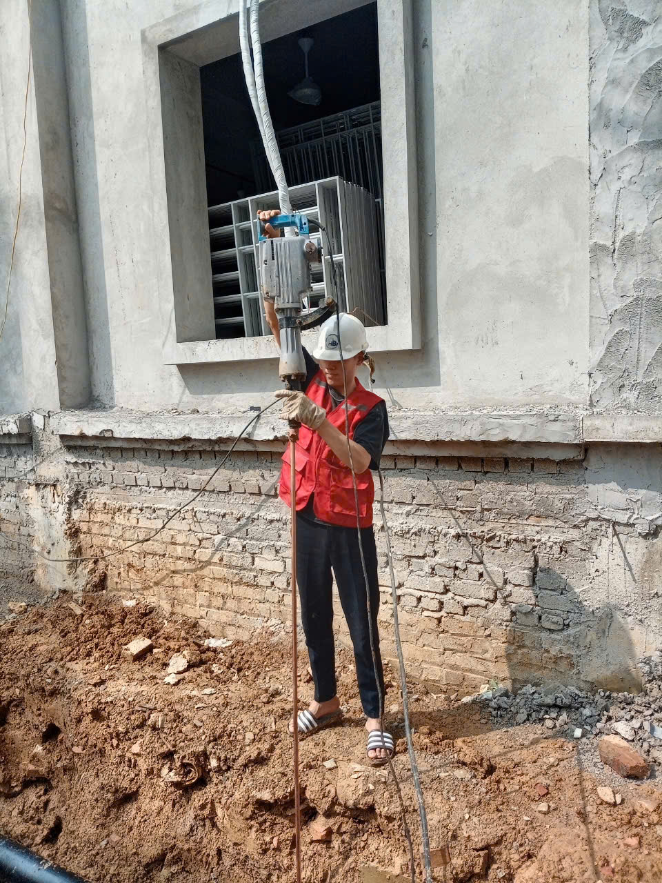 Thi công chống sét tại Vaitech 